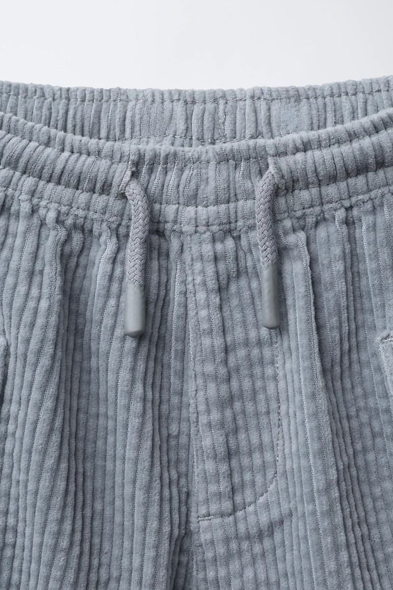 PANTALON EN VELOURS CÔTELÉ À POCHES