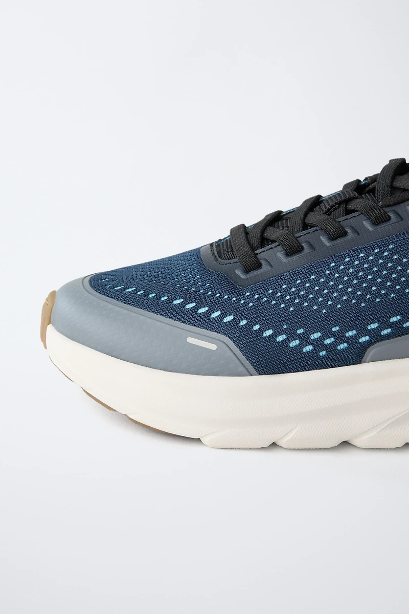 ATHLETIC SNEAKERS WITH SOLE DETAIL