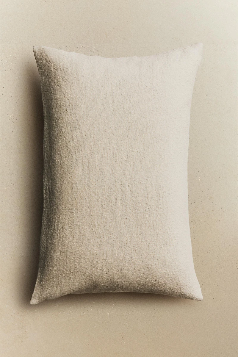 TEXTURED JACQUARD THROW PILLOW