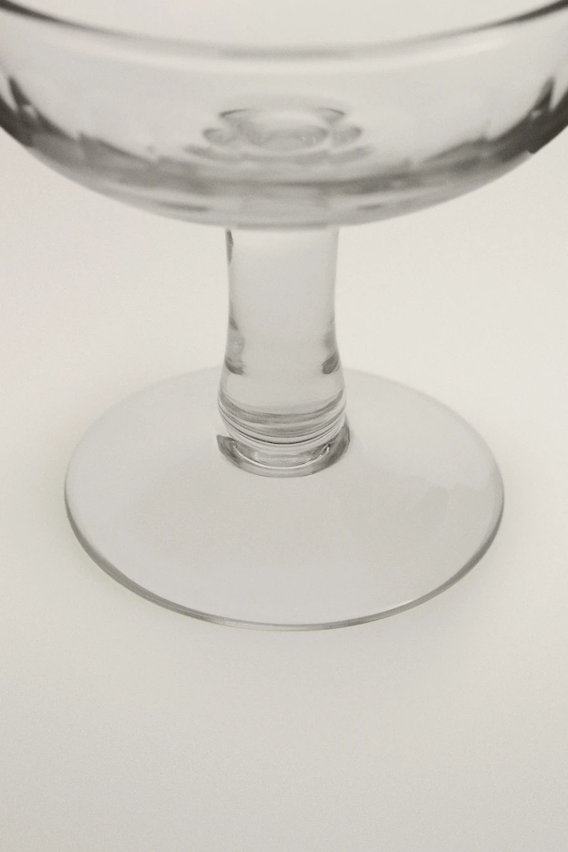 VERTICAL RAISED DESIGN GLASS