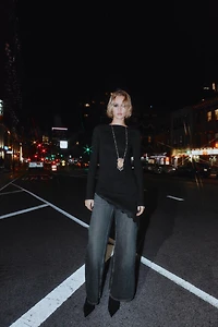 ASYMMETRIC HEM LACE T-SHIRT