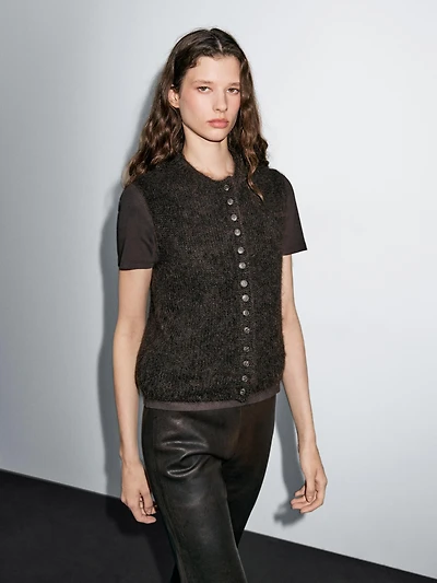 Short sleeve T-shirt with topstitching detail