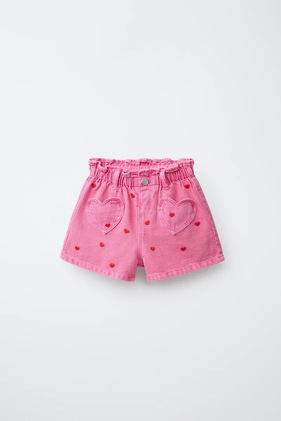 SHORT EN JEAN TAILLE PLISSÉE CŒURS BRODÉS