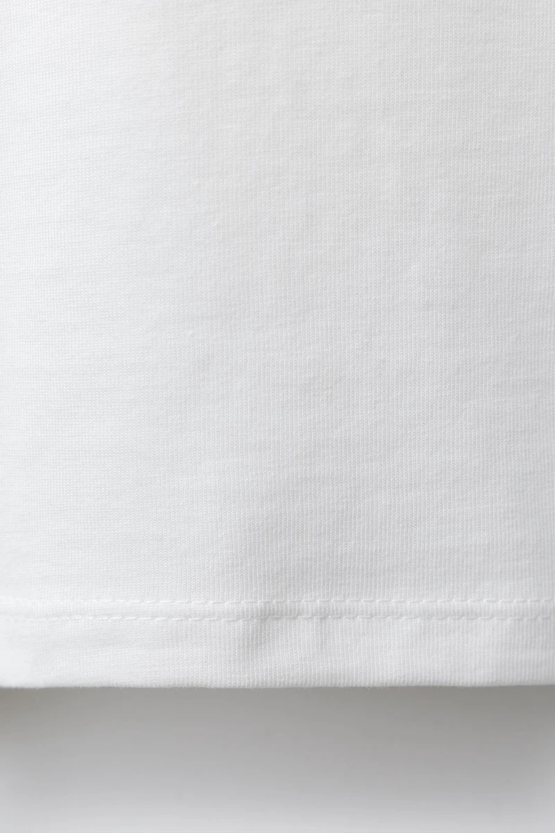 T-SHIRT BASIQUE CŒUR BRODÉ