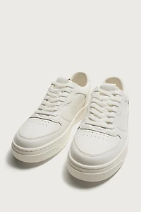 RETRO STYLE SNEAKERS