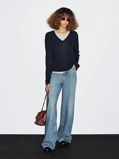 Pull en maille tressée à col V