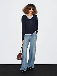 Pull en maille tressée à col V