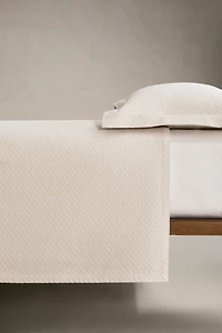 BEDSPREAD WITH POLKA DOT DESIGN