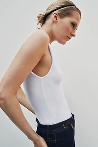 SLEEVELESS T-SHIRT