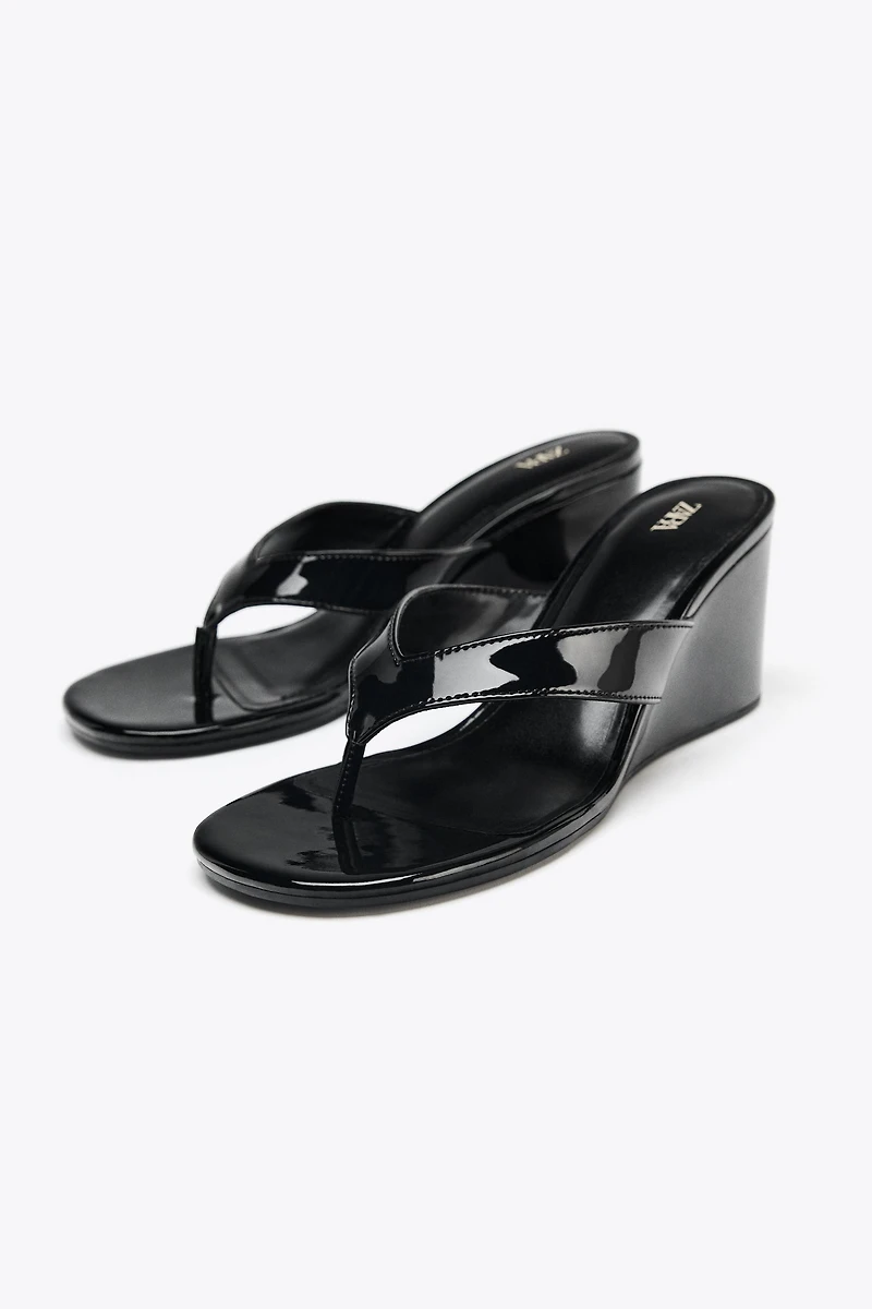 PATENT WEDGE SANDALS