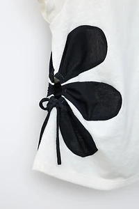 CUT OUT FLORAL T-SHIRT