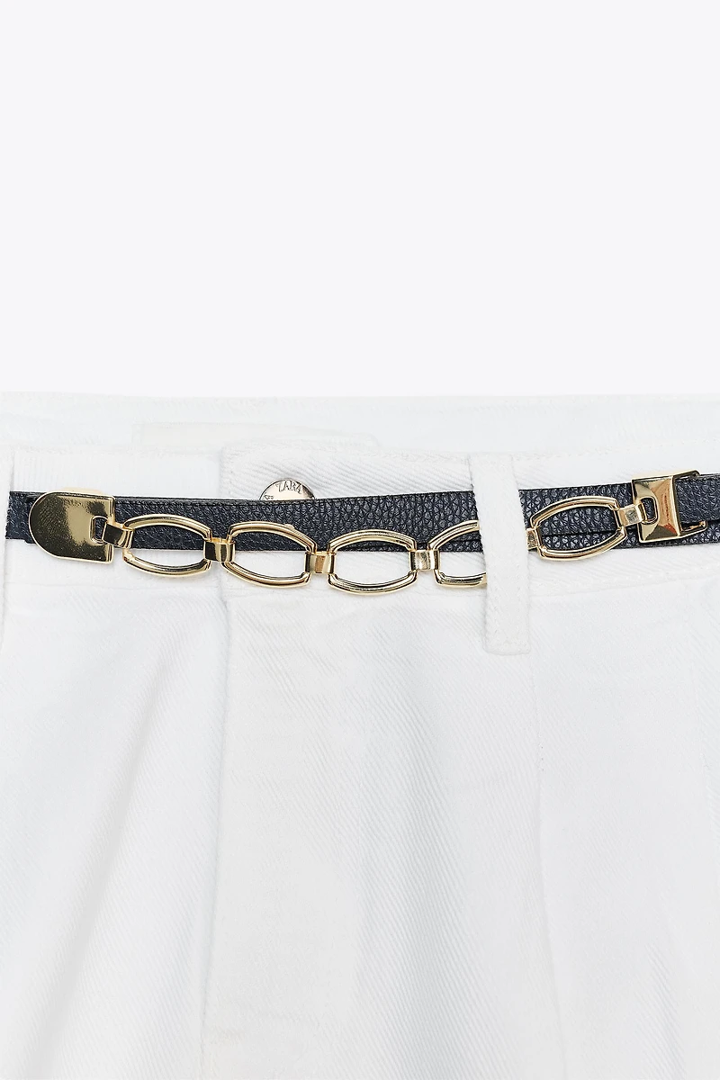 SHORT Z1975 EN JEAN À PINCES ET CEINTURE