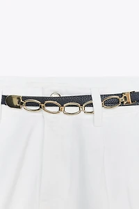 SHORT Z1975 EN JEAN À PINCES ET CEINTURE