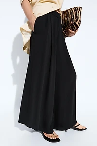 Voluminous wide-leg pleated pants