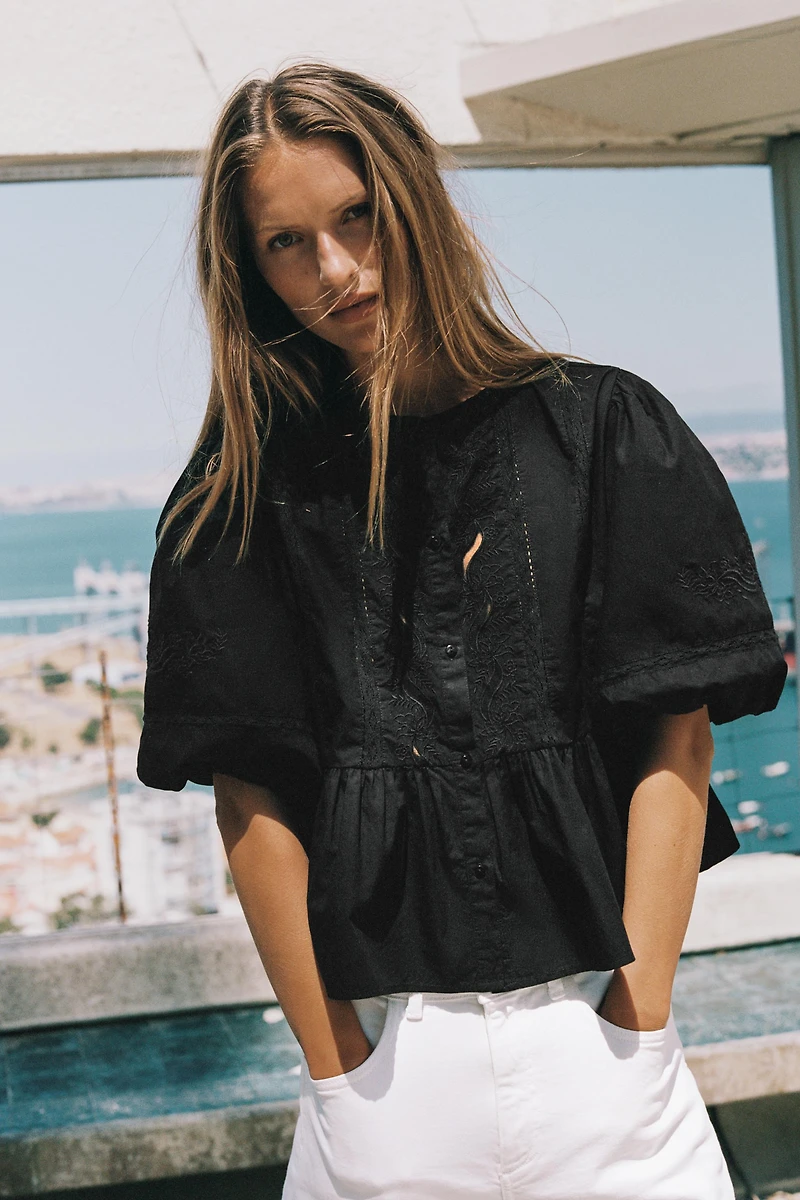 EMBROIDERED PUFF SLEEVE SHIRT
