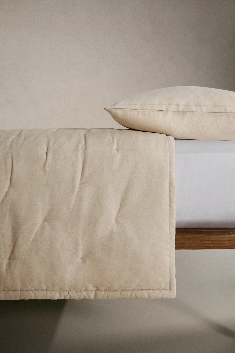 QUILTED DOTTED LINEN QUILT