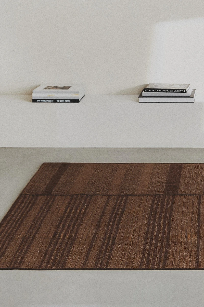 WOOL AREA RUG WITH CONTRASTING LINES