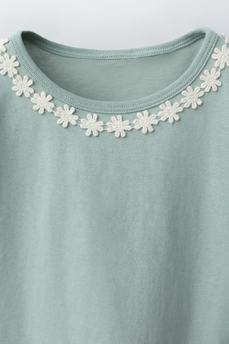 T-SHIRT MARGUERITES EN DENTELLE