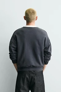 SWEAT AVEC IMPRIMÉ DÉLAVÉ