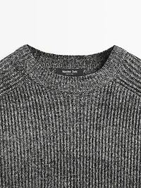 Two-tone knit sweater with raglan sleeves