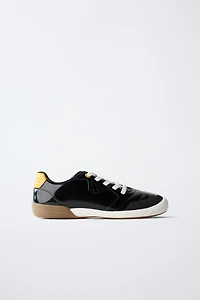 SOCCER SNEAKERS