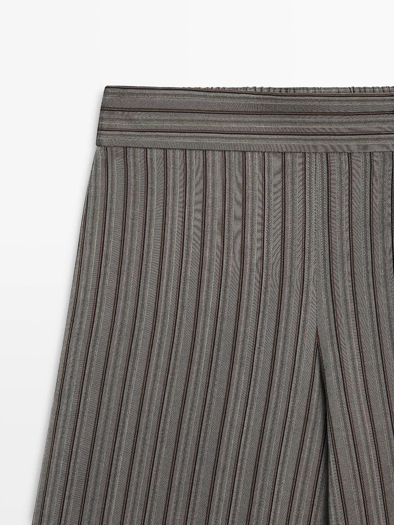 Wide-leg trousers with striped details