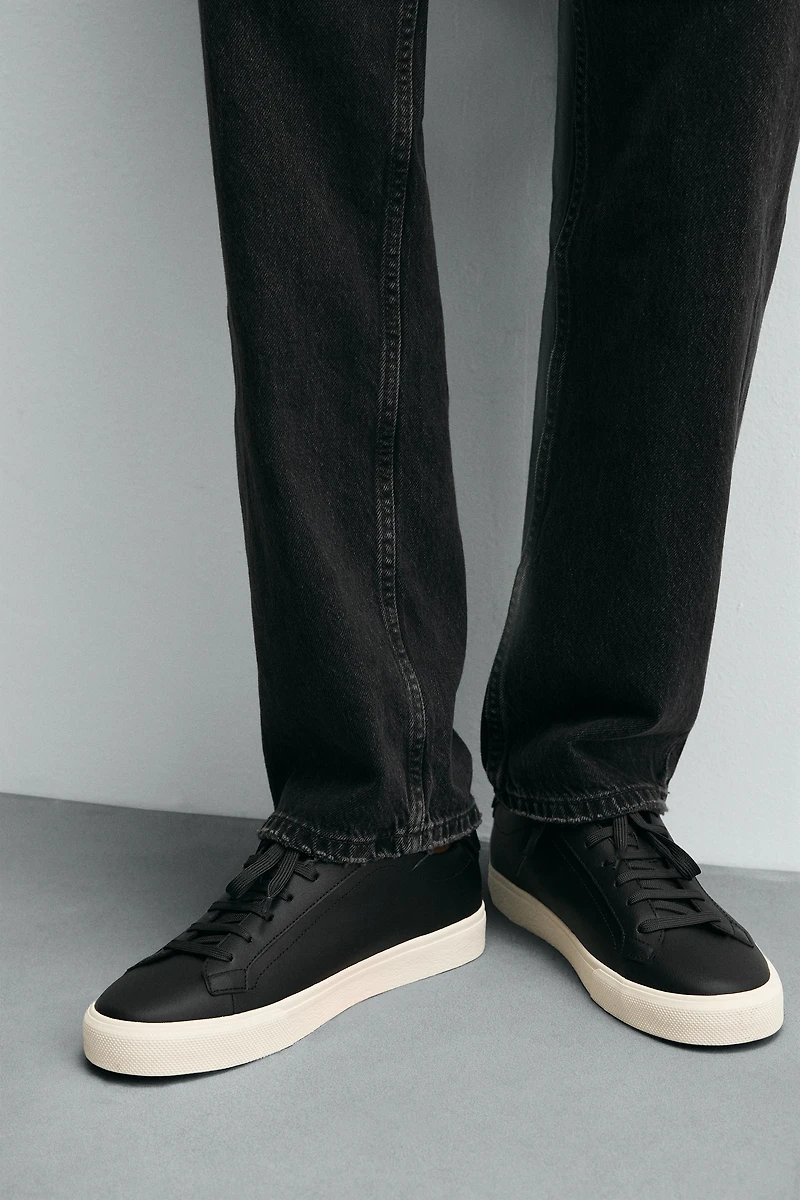 BASIC SNEAKERS