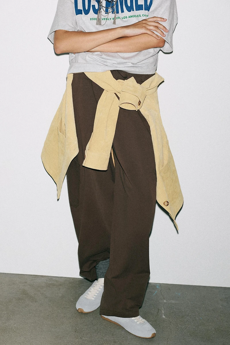 CONTRAST LEATHER SNEAKERS