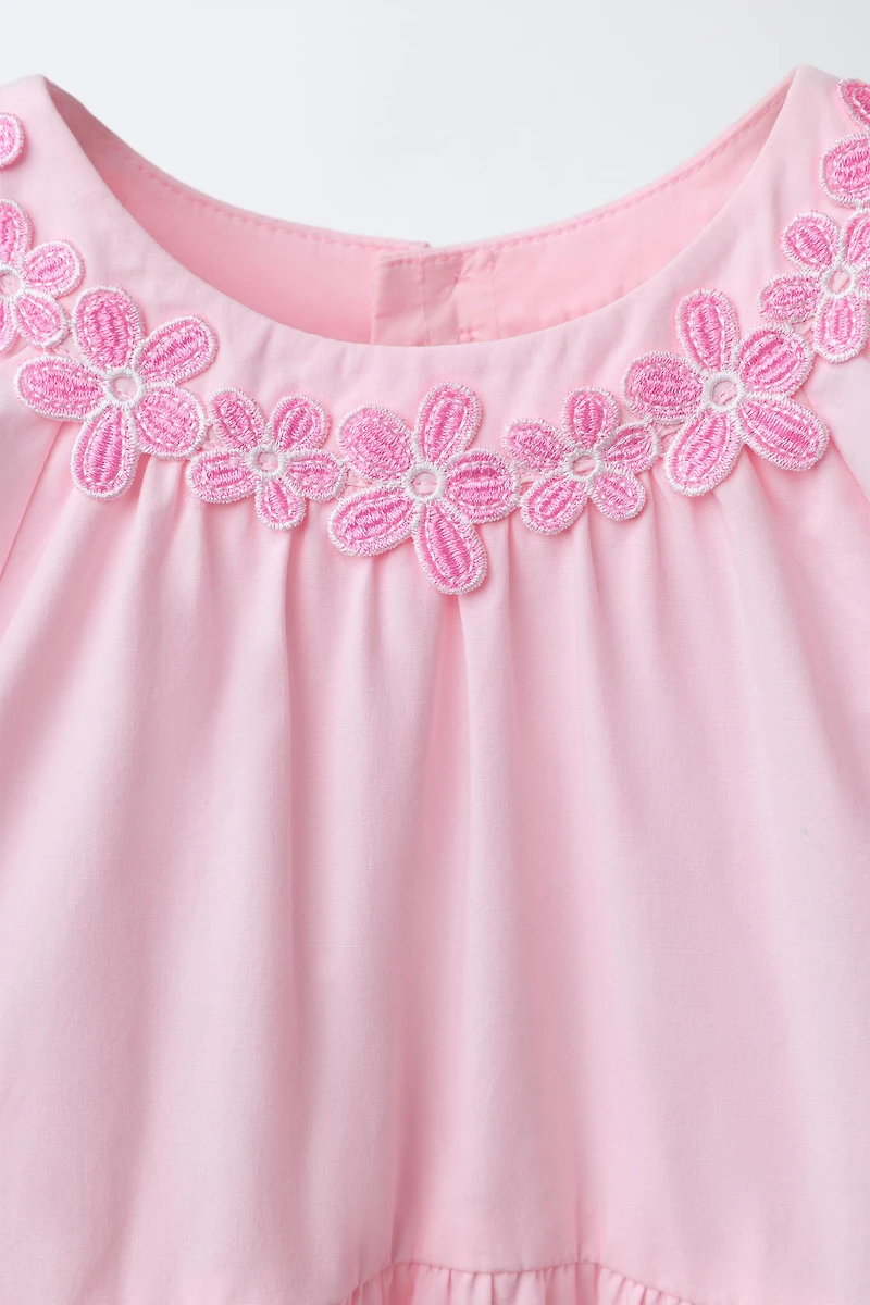 ROBE EN POPELINE À FLEURS BRODÉES