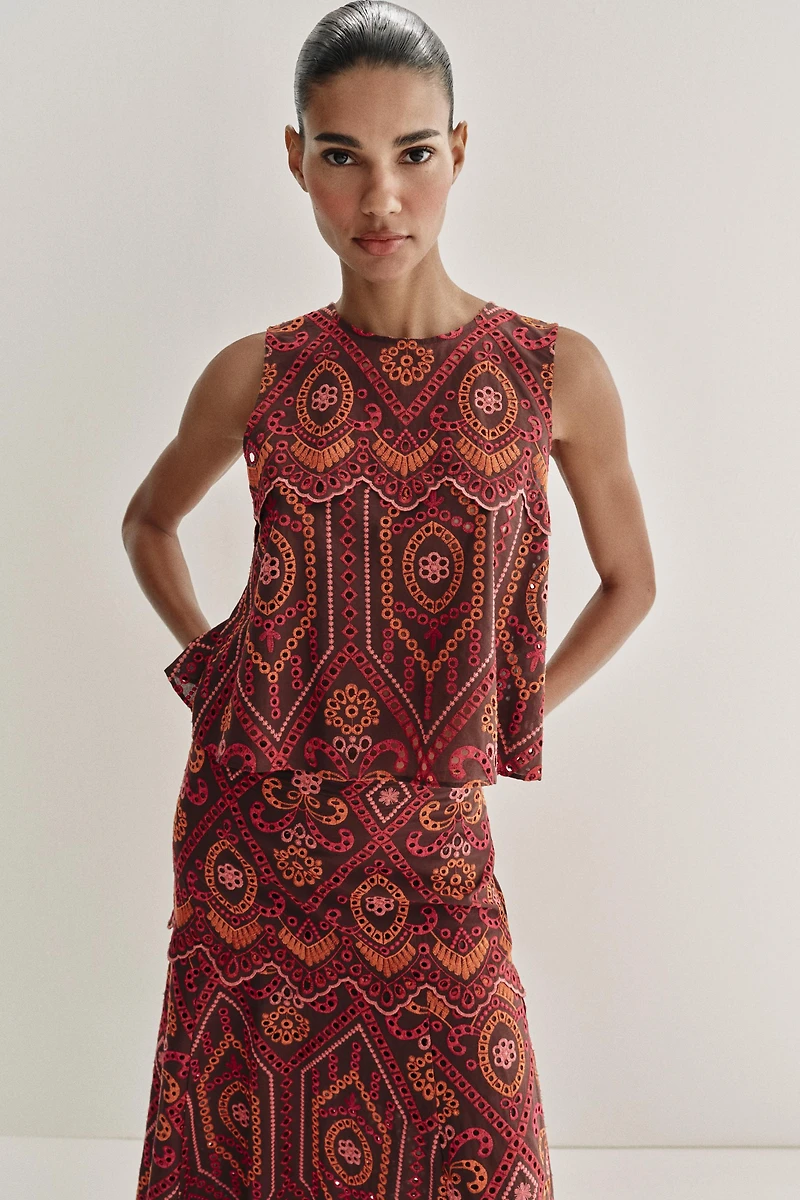EMBROIDERED EYELET TOP