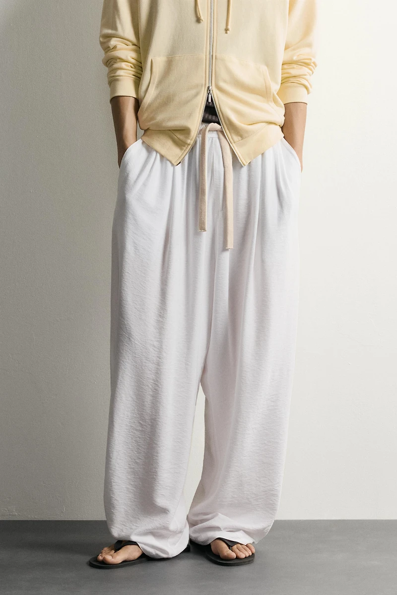 RELAXED FIT FLOWY PANTS
