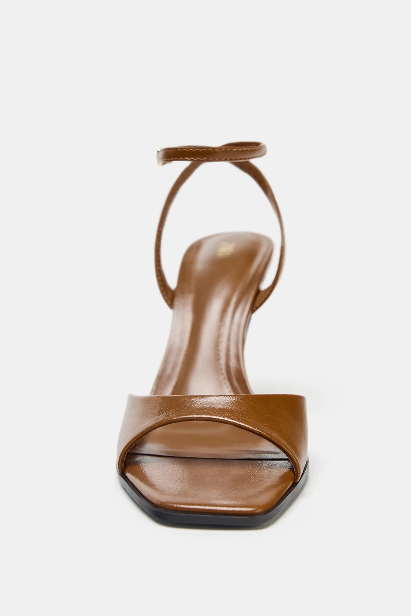 PATENT EFFECT HEELED SANDALS