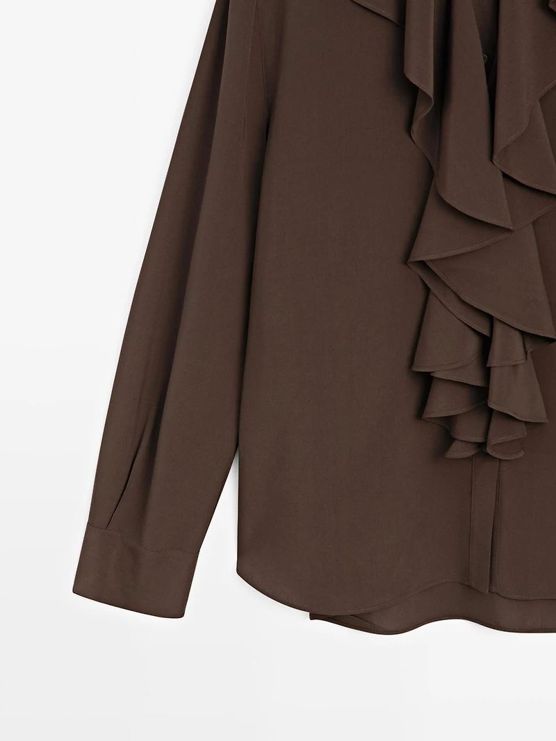 Flowing blouse with ruffles