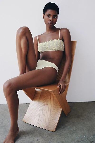 EMBROIDERED FLOWER LACE BANDEAU BRA