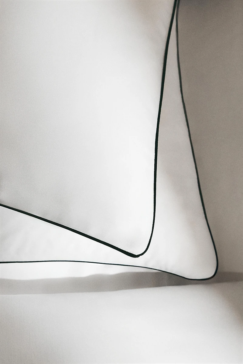 SATEEN PILLOWCASE WITH PIPING