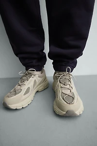 CHUNKY SOLE SNEAKERS