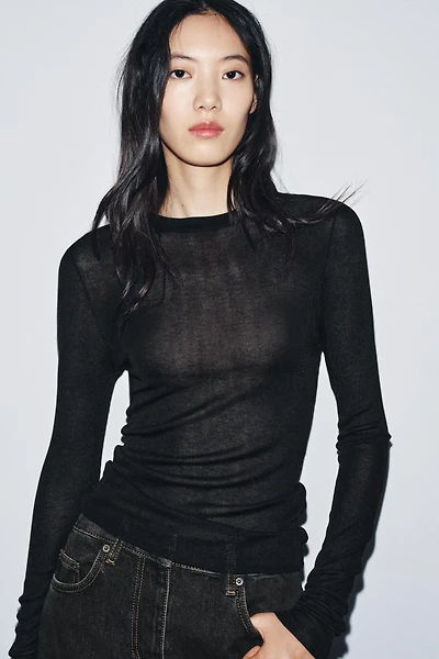 EXTRA-FINE KNIT TOP