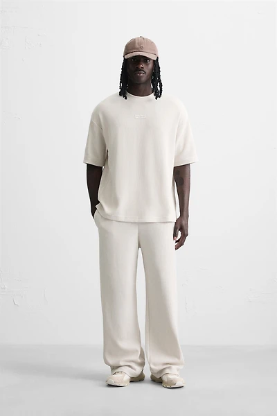 VERTICAL TEXTURED T-SHIRT