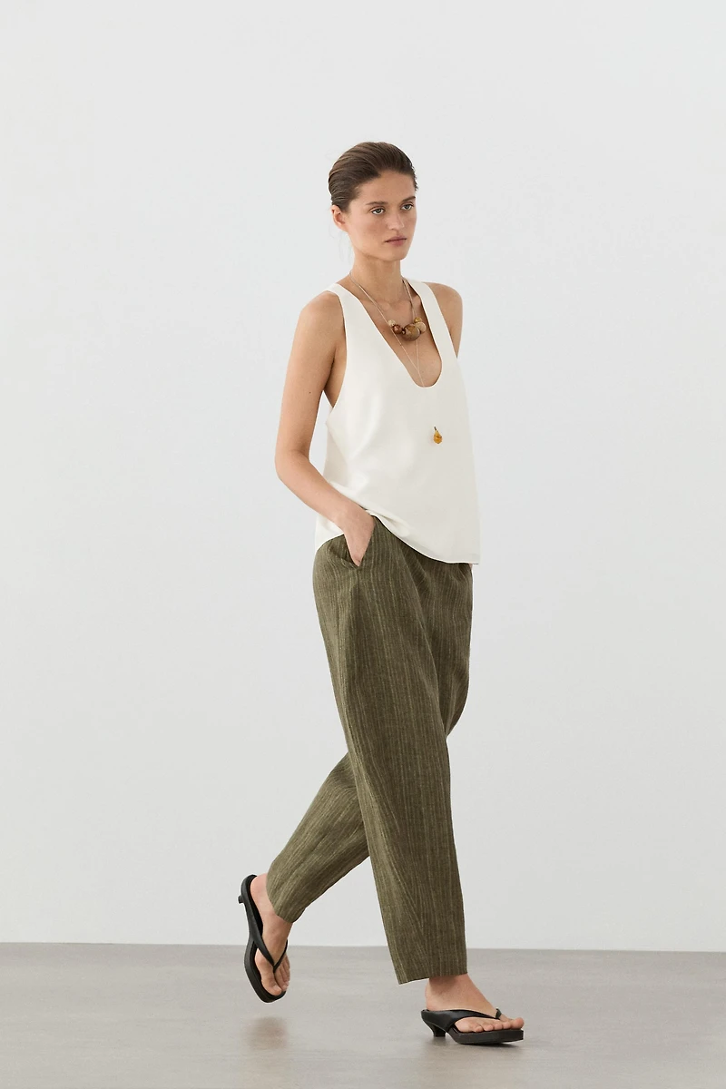 Total look linen trousers with corset belt detail