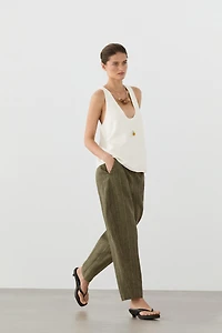 Total look linen trousers with corset belt detail