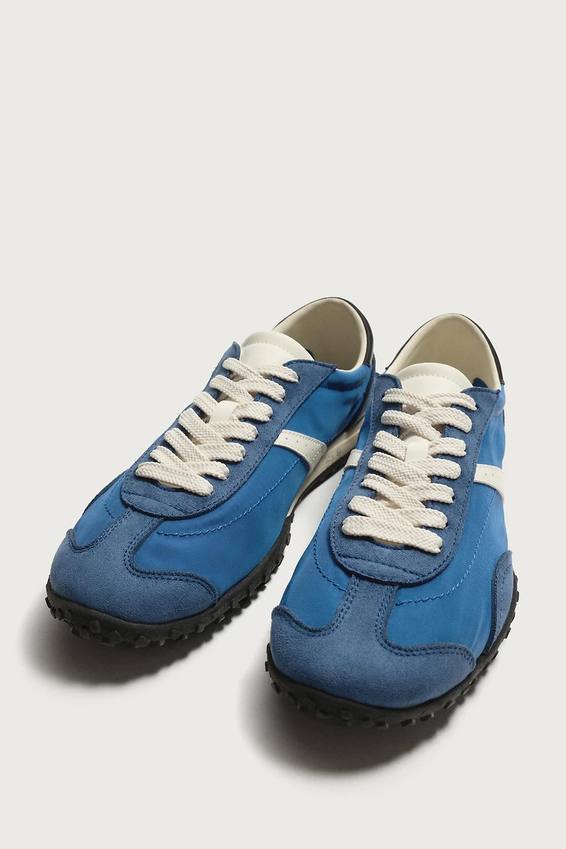 RETRO STYLE SNEAKERS