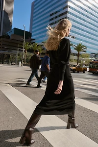 ROBE MI-LONGUE AVEC CEINTURE