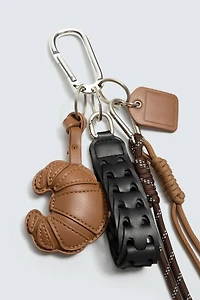 PORTE-CLÉS MULTI-BRELOQUES