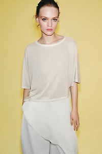 CONTRASTING TOP