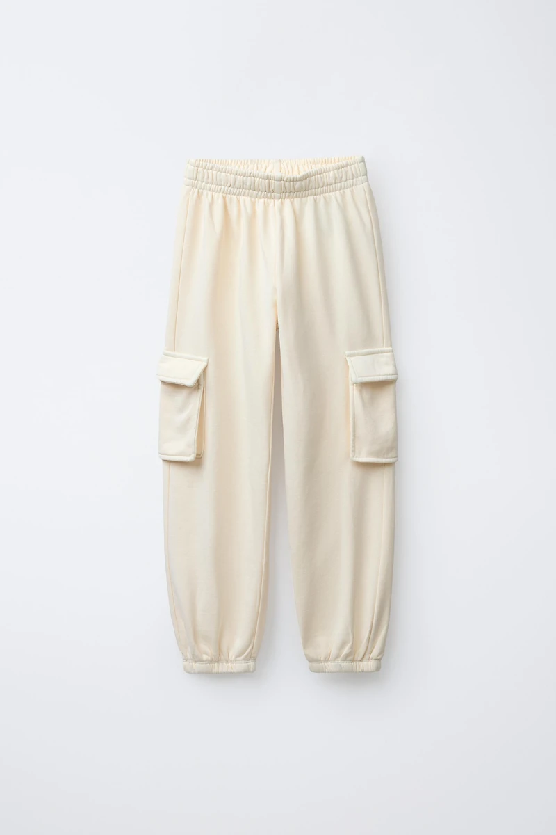 SWEATSHIRT AND CARGO JOGGER SET WITH RUBBERIZED LABEL
