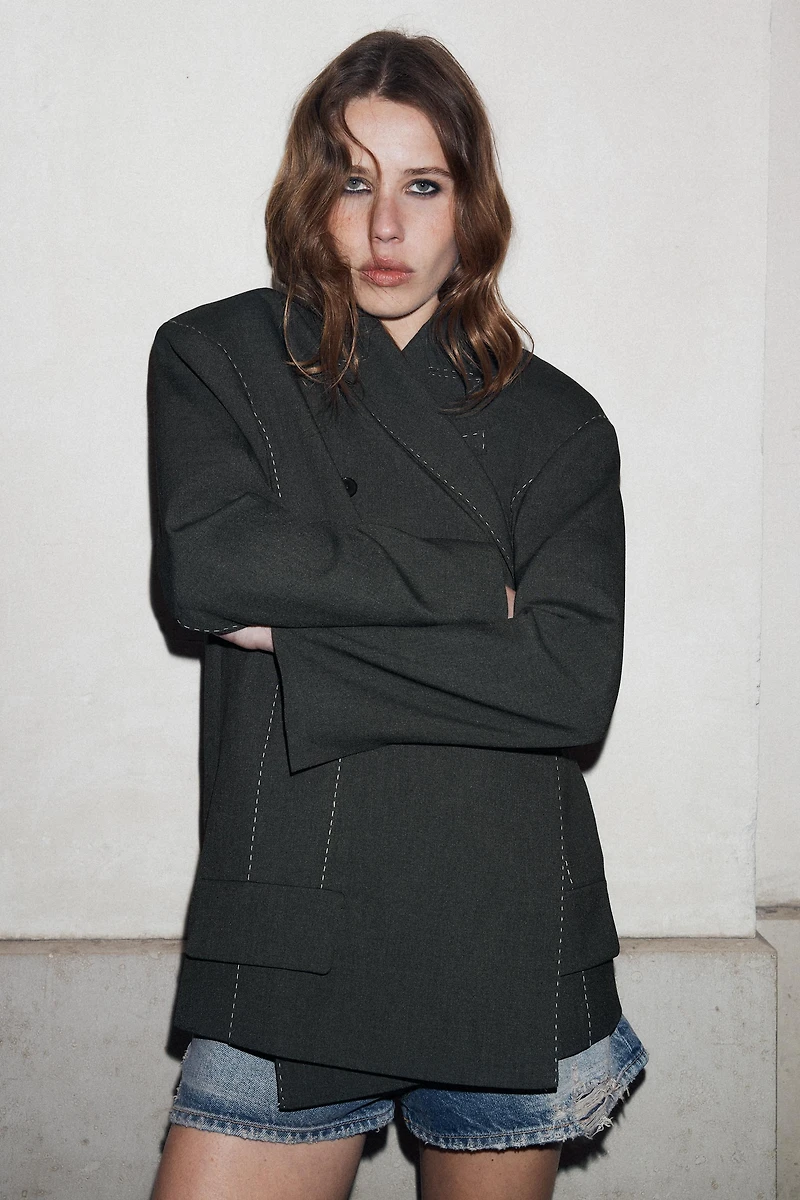 OVERSIZED BLAZER WITH CONTRAST STITCHING