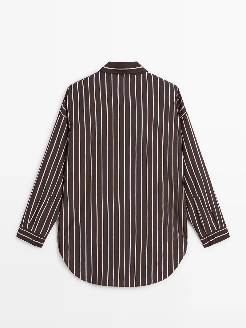Loose-fitting striped shirt