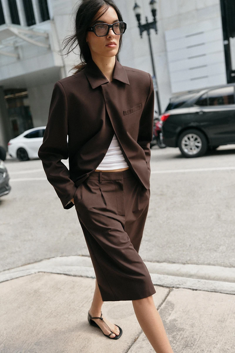 LONG PLEATED SHORTS