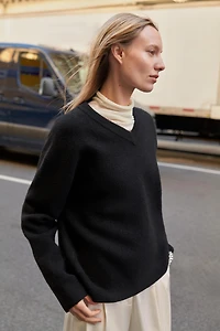 PLAIN KNIT V-NECK JUMPER