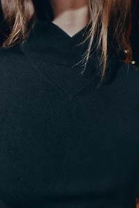 PULL AVEC LAINE COL MONTANT CROISÉ